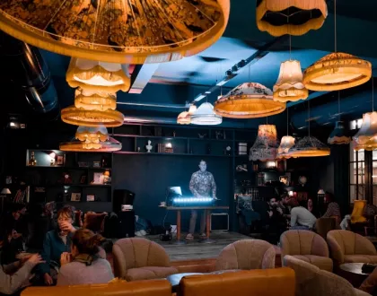 Loko, Bar/restaurant